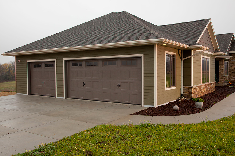 Double and single garage doors in Bowling Green, Ohio
